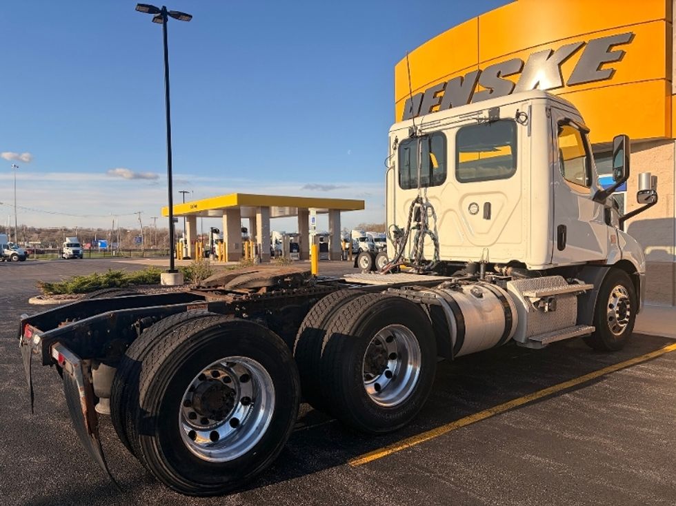 Day Cab Tractor-Heavy Duty Tractors-Freightliner-2019-T11664ST-La Porte-IN-552,845\n\t\tmiles-$ 34,750 - Image 8