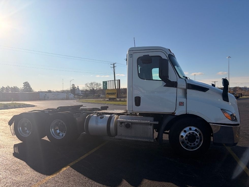 Day Cab Tractor-Heavy Duty Tractors-Freightliner-2019-T11664ST-La Porte-IN-552,845\n\t\tmiles-$ 34,750 - Image 9