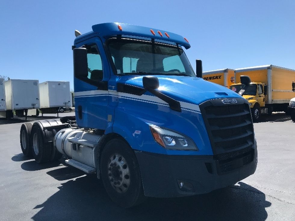 Day Cab Tractor-Heavy Duty Tractors-Freightliner-2019-T11664ST-Lancaster-PA-268,906\n\t\tmiles-$ 48,500 - Image 1