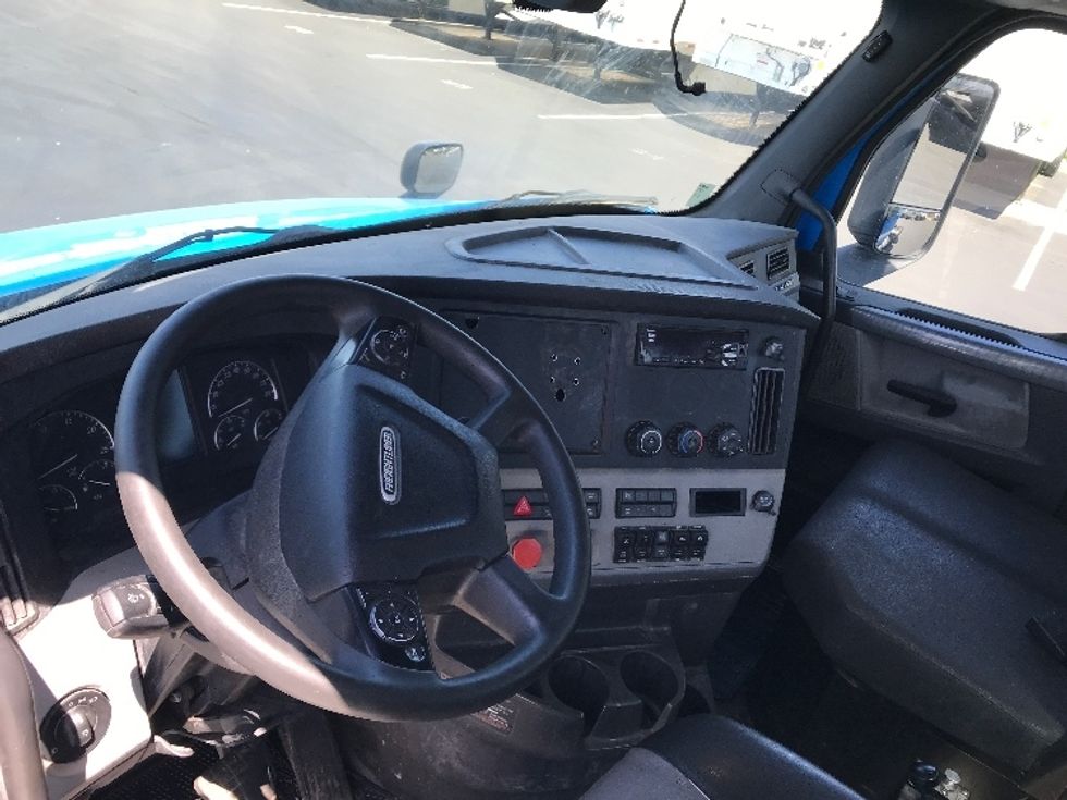 Day Cab Tractor-Heavy Duty Tractors-Freightliner-2019-T11664ST-Lancaster-PA-268,906\n\t\tmiles-$ 48,500 - Image 10