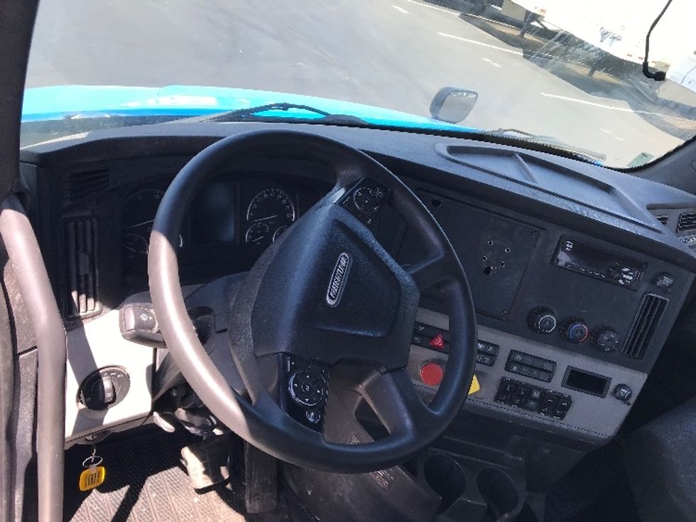 Day Cab Tractor-Heavy Duty Tractors-Freightliner-2019-T11664ST-Lancaster-PA-268,906\n\t\tmiles-$ 48,500 - Image 11