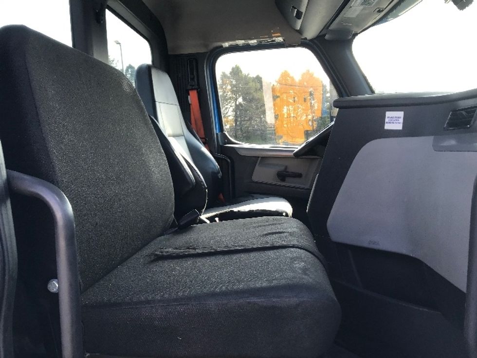 Day Cab Tractor-Heavy Duty Tractors-Freightliner-2019-T11664ST-Lancaster-PA-268,906\n\t\tmiles-$ 48,500 - Image 14