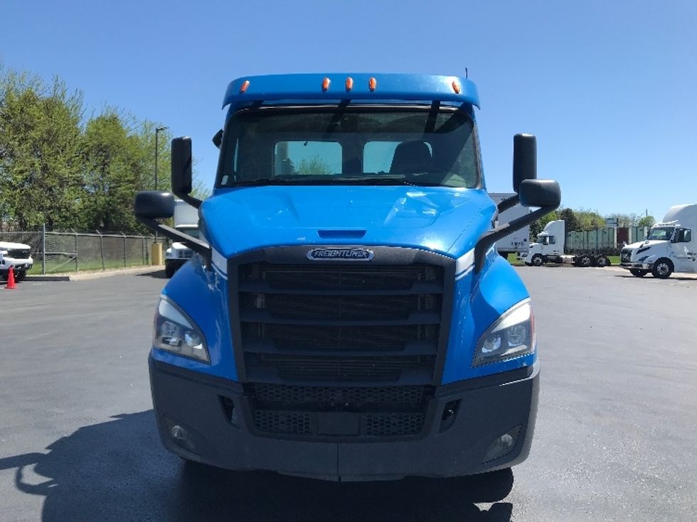 Day Cab Tractor-Heavy Duty Tractors-Freightliner-2019-T11664ST-Lancaster-PA-268,906\n\t\tmiles-$ 48,500 - Image 2