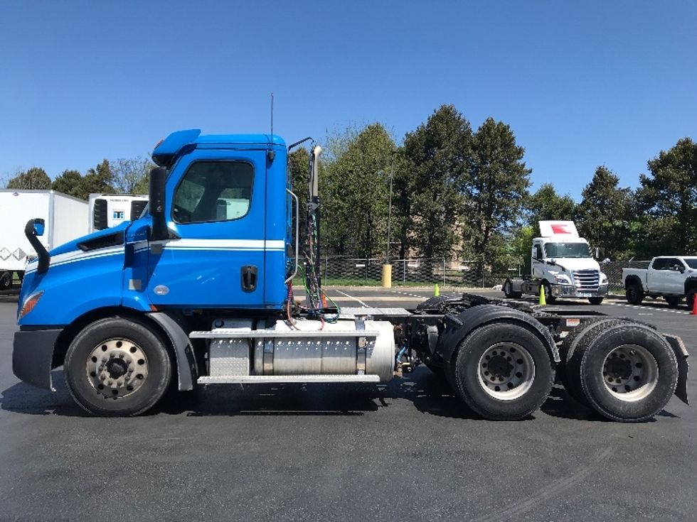 Day Cab Tractor-Heavy Duty Tractors-Freightliner-2019-T11664ST-Lancaster-PA-268,906\n\t\tmiles-$ 48,500 - Image 4