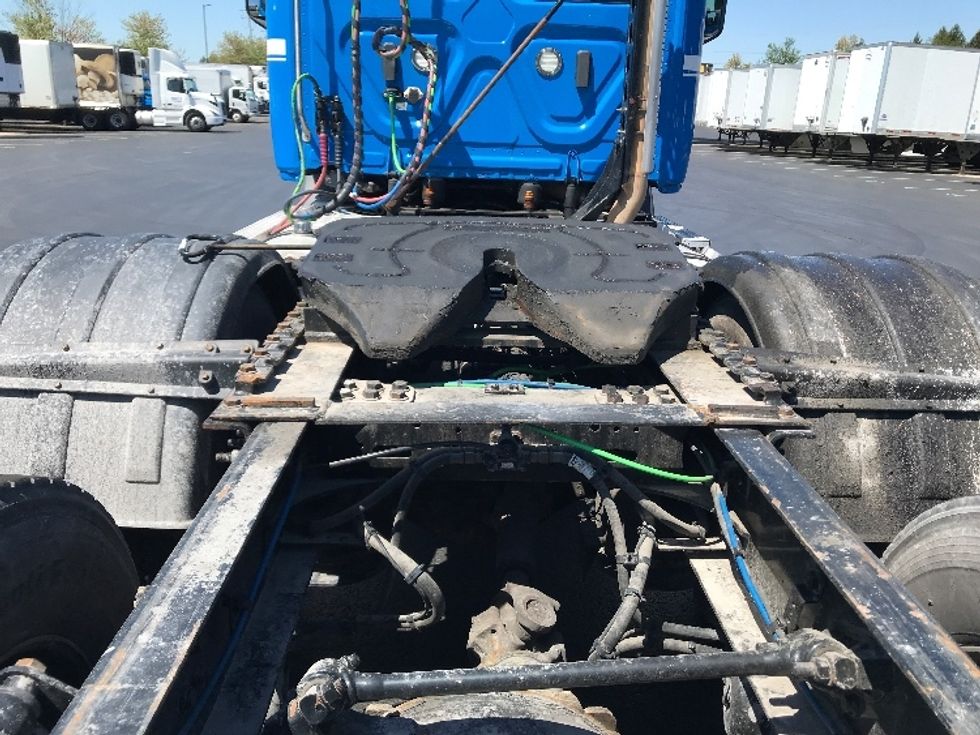 Day Cab Tractor-Heavy Duty Tractors-Freightliner-2019-T11664ST-Lancaster-PA-268,906\n\t\tmiles-$ 48,500 - Image 6