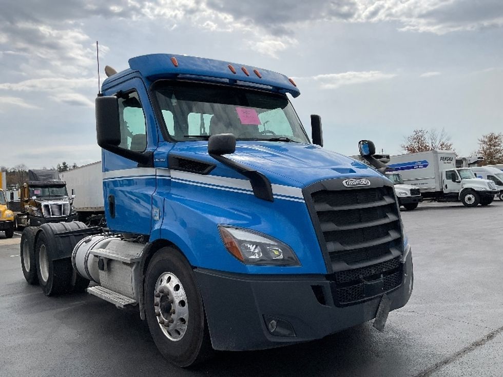 Day Cab Tractor-Heavy Duty Tractors-Freightliner-2019-T11664ST-Lancaster-PA-270,851\n\t\tmiles-$ 48,500 - Image 1