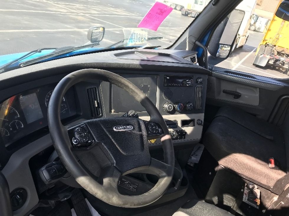 Day Cab Tractor-Heavy Duty Tractors-Freightliner-2019-T11664ST-Lancaster-PA-270,851\n\t\tmiles-$ 48,500 - Image 10