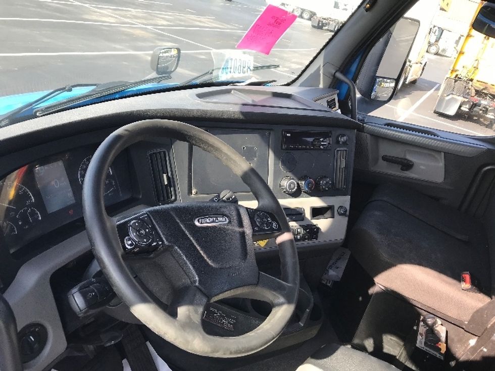 Day Cab Tractor-Heavy Duty Tractors-Freightliner-2019-T11664ST-Lancaster-PA-270,851\n\t\tmiles-$ 48,500 - Image 11