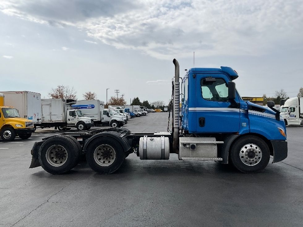 Day Cab Tractor-Heavy Duty Tractors-Freightliner-2019-T11664ST-Lancaster-PA-270,851\n\t\tmiles-$ 48,500 - Image 8