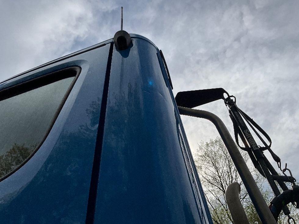 Day Cab Tractor-Heavy Duty Tractors-Freightliner-2019-T11664ST-Lancaster-PA-308,985\n\t\tmiles-$ 46,000 - Image 19