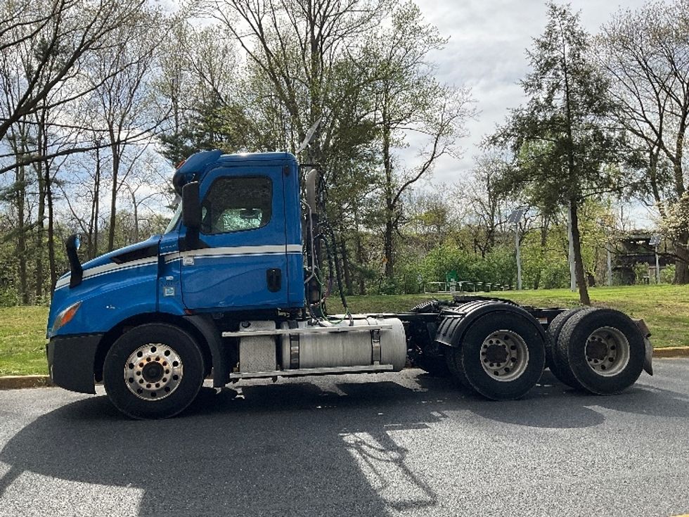 Day Cab Tractor-Heavy Duty Tractors-Freightliner-2019-T11664ST-Lancaster-PA-308,985\n\t\tmiles-$ 46,000 - Image 4