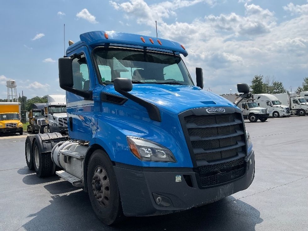 Day Cab Tractor-Heavy Duty Tractors-Freightliner-2019-T11664ST-Lancaster-PA-328,469\n\t\tmiles-$ 45,000 - Image 1