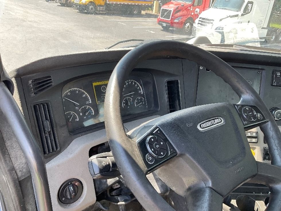 Day Cab Tractor-Heavy Duty Tractors-Freightliner-2019-T11664ST-Lancaster-PA-328,469\n\t\tmiles-$ 45,000 - Image 11