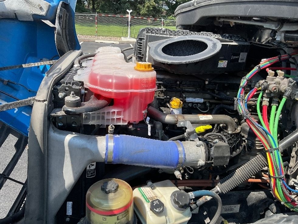 Day Cab Tractor-Heavy Duty Tractors-Freightliner-2019-T11664ST-Lancaster-PA-328,469\n\t\tmiles-$ 45,000 - Image 16