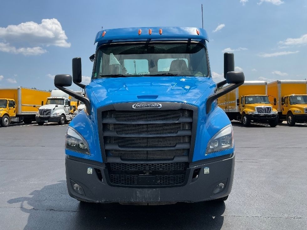 Day Cab Tractor-Heavy Duty Tractors-Freightliner-2019-T11664ST-Lancaster-PA-328,469\n\t\tmiles-$ 45,000 - Image 2