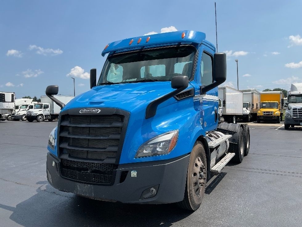 Day Cab Tractor-Heavy Duty Tractors-Freightliner-2019-T11664ST-Lancaster-PA-328,469\n\t\tmiles-$ 45,000 - Image 3