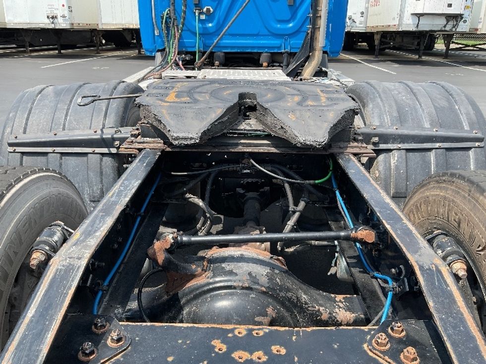 Day Cab Tractor-Heavy Duty Tractors-Freightliner-2019-T11664ST-Lancaster-PA-328,469\n\t\tmiles-$ 45,000 - Image 6