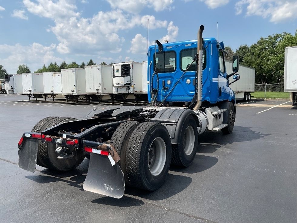 Day Cab Tractor-Heavy Duty Tractors-Freightliner-2019-T11664ST-Lancaster-PA-328,469\n\t\tmiles-$ 45,000 - Image 7