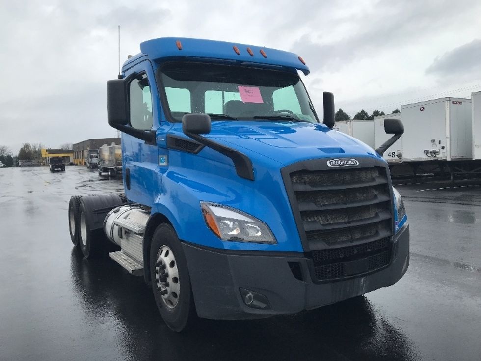 Day Cab Tractor-Heavy Duty Tractors-Freightliner-2019-T11664ST-Lancaster-PA-328,864\n\t\tmiles-$ 45,000 - Image 1