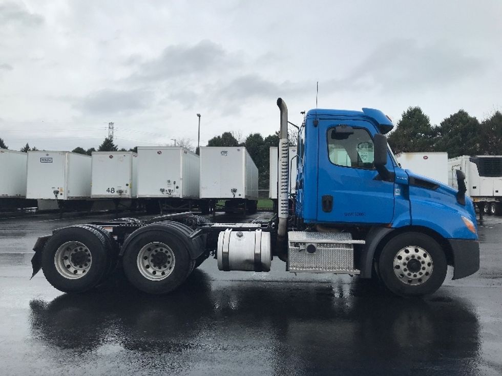 Day Cab Tractor-Heavy Duty Tractors-Freightliner-2019-T11664ST-Lancaster-PA-328,864\n\t\tmiles-$ 45,000 - Image 3