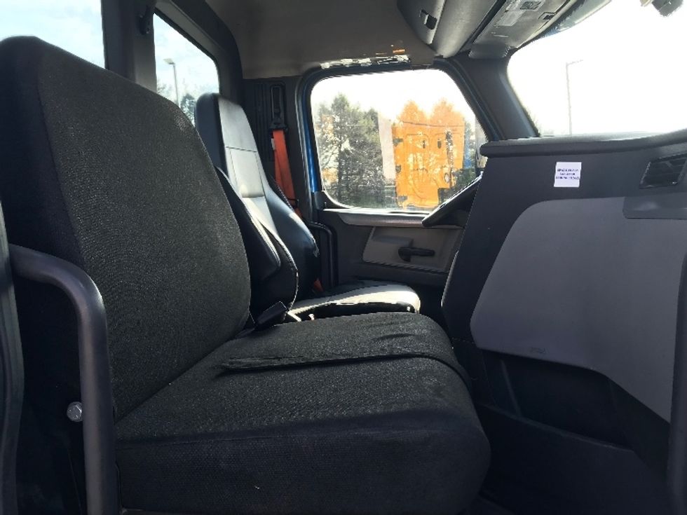 Day Cab Tractor-Heavy Duty Tractors-Freightliner-2019-T11664ST-Lancaster-PA-328,864\n\t\tmiles-$ 45,000 - Image 9
