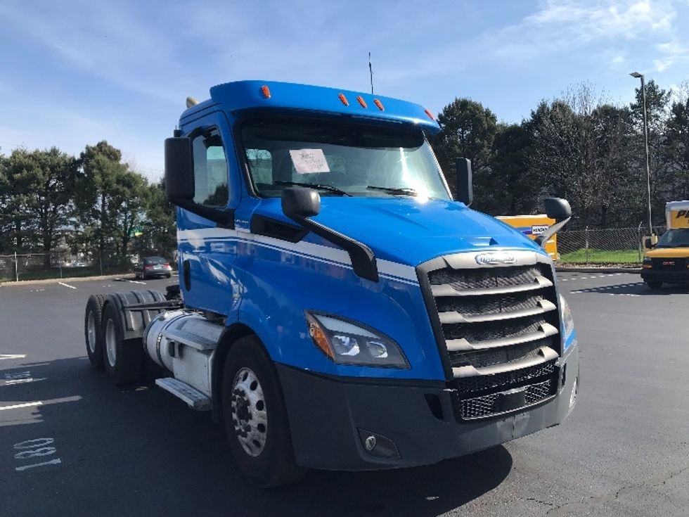 Day Cab Tractor-Heavy Duty Tractors-Freightliner-2019-T11664ST-Lancaster-PA-377,023\n\t\tmiles-$ 42,750 - Image 1