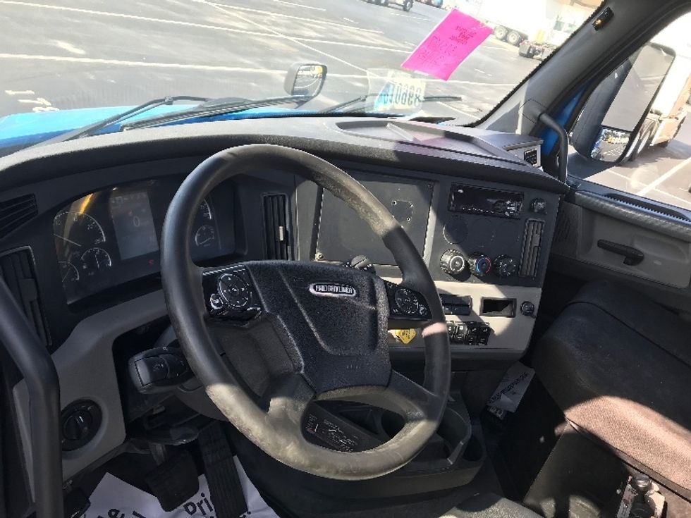Day Cab Tractor-Heavy Duty Tractors-Freightliner-2019-T11664ST-Lancaster-PA-377,023\n\t\tmiles-$ 42,750 - Image 11