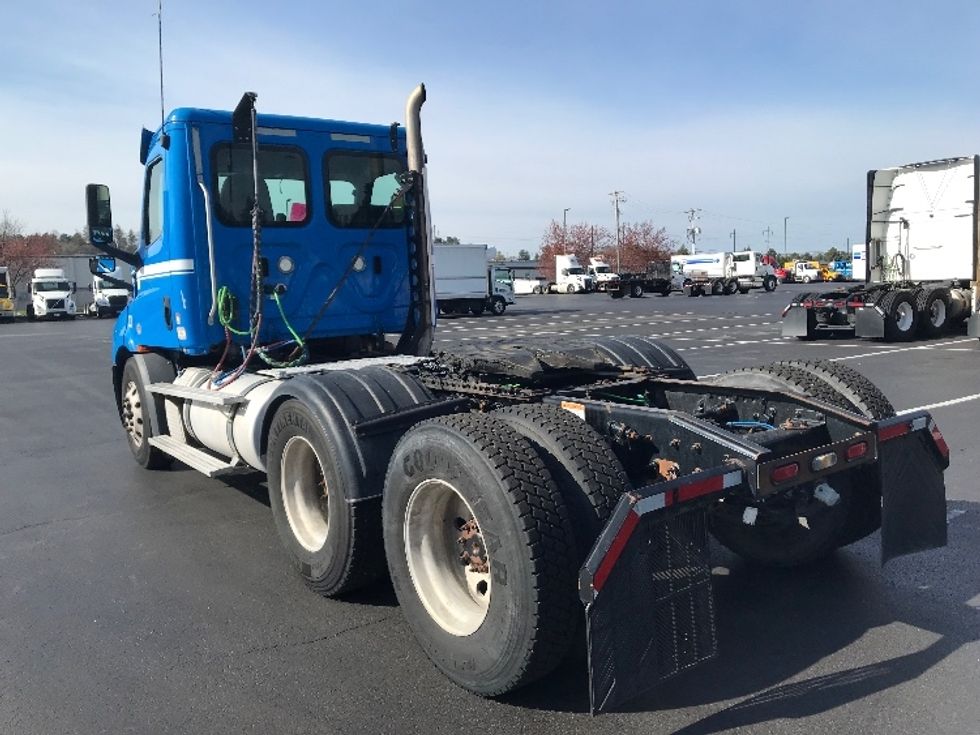Day Cab Tractor-Heavy Duty Tractors-Freightliner-2019-T11664ST-Lancaster-PA-377,023\n\t\tmiles-$ 42,750 - Image 5