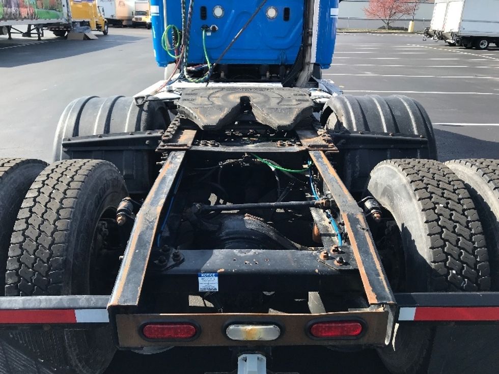 Day Cab Tractor-Heavy Duty Tractors-Freightliner-2019-T11664ST-Lancaster-PA-377,023\n\t\tmiles-$ 42,750 - Image 6