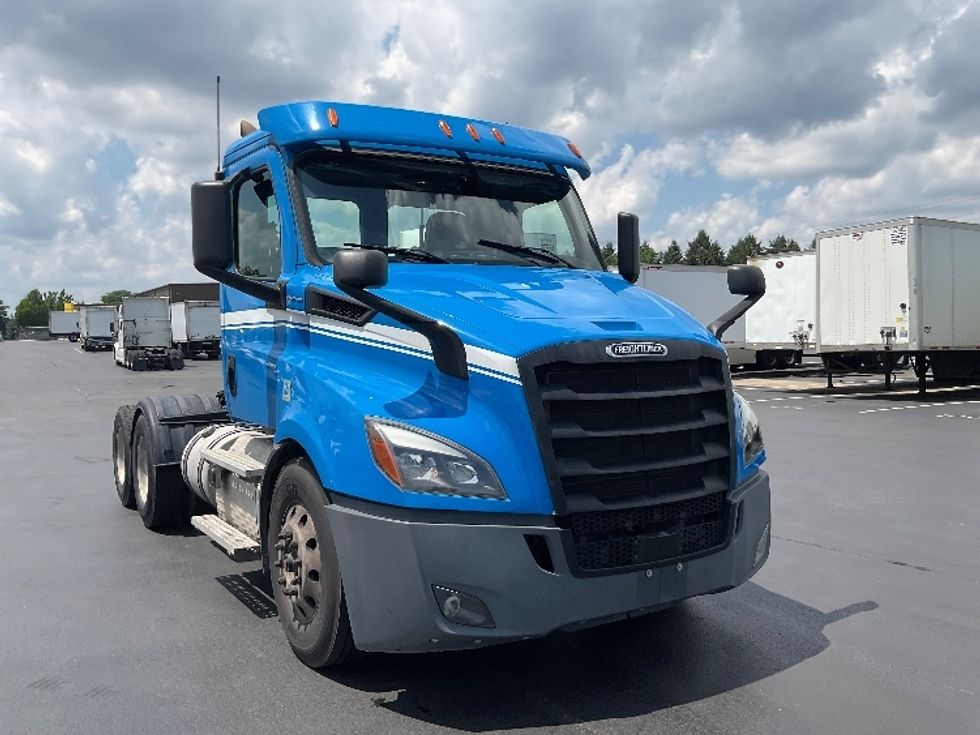 Day Cab Tractor-Heavy Duty Tractors-Freightliner-2019-T11664ST-Lancaster-PA-397,632\n\t\tmiles-$ 41,750 - Image 1