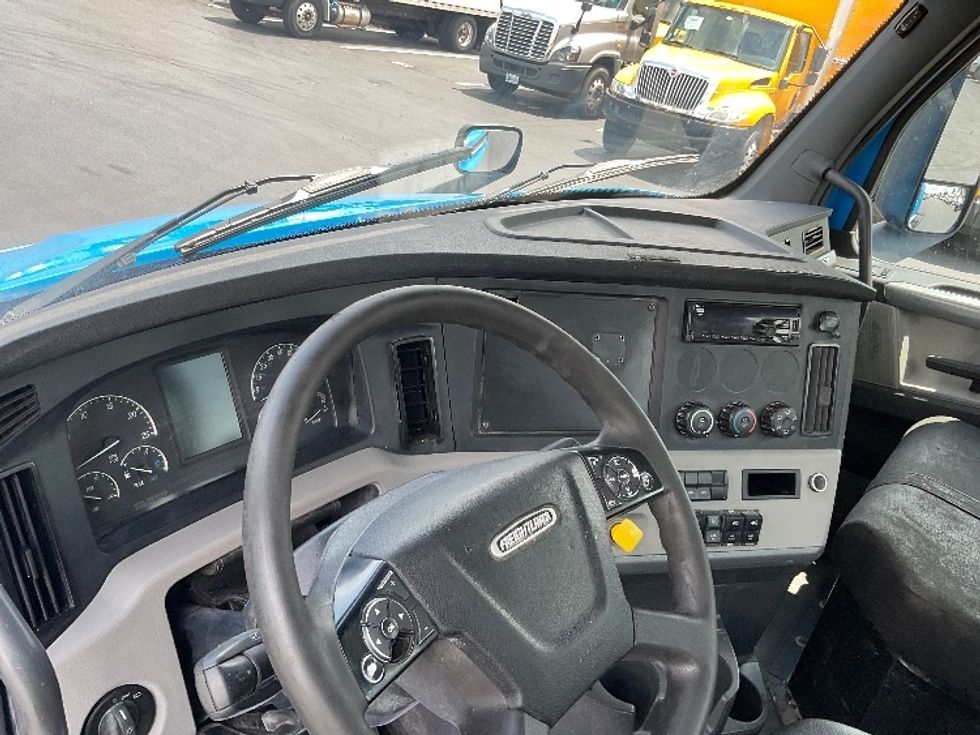 Day Cab Tractor-Heavy Duty Tractors-Freightliner-2019-T11664ST-Lancaster-PA-397,632\n\t\tmiles-$ 41,750 - Image 11