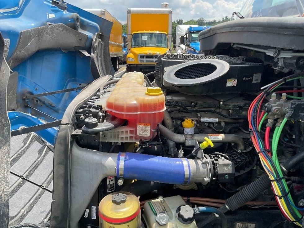 Day Cab Tractor-Heavy Duty Tractors-Freightliner-2019-T11664ST-Lancaster-PA-397,632\n\t\tmiles-$ 41,750 - Image 16