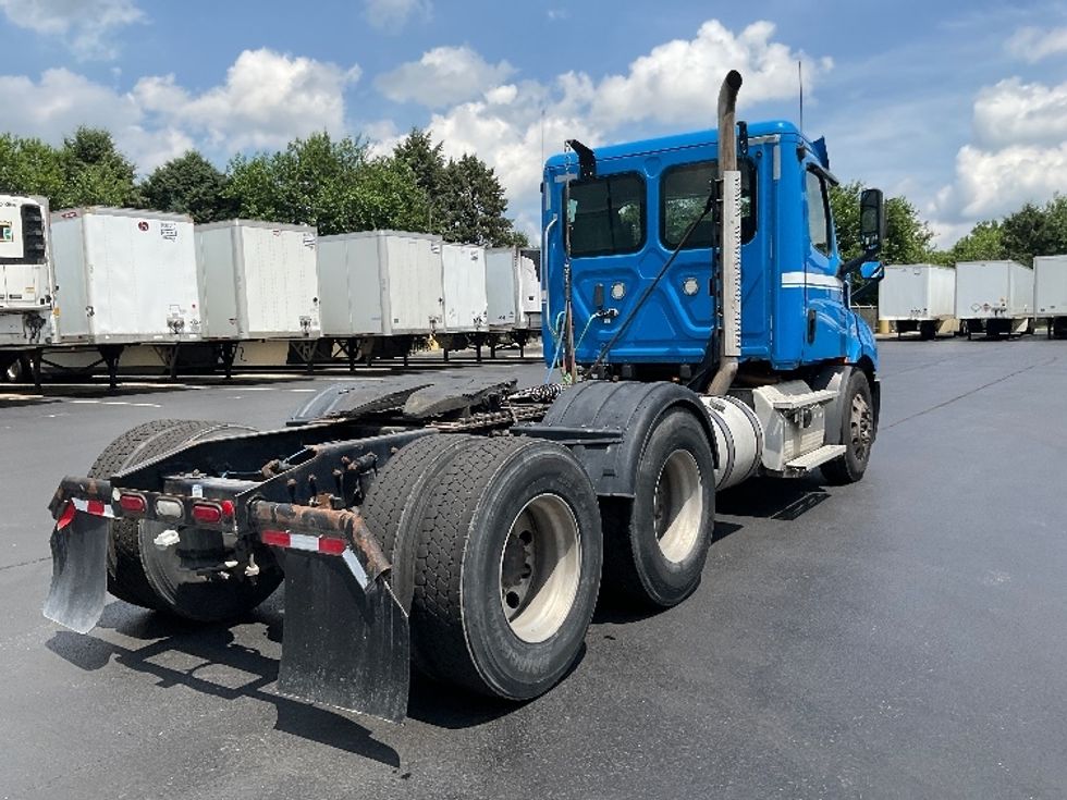Day Cab Tractor-Heavy Duty Tractors-Freightliner-2019-T11664ST-Lancaster-PA-397,632\n\t\tmiles-$ 41,750 - Image 7