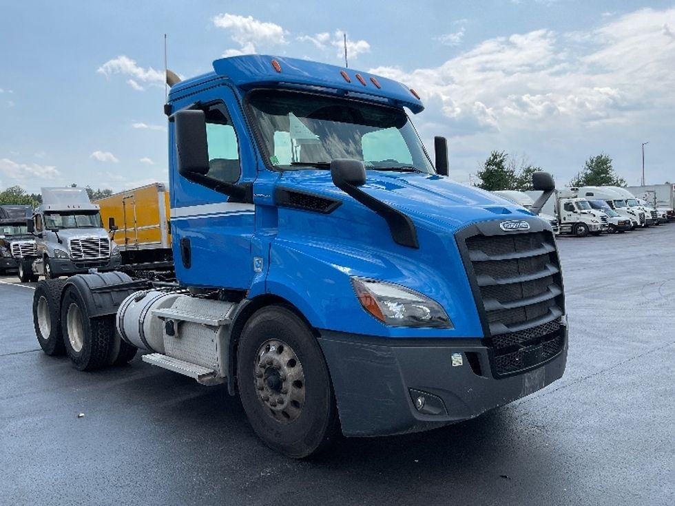 Day Cab Tractor-Heavy Duty Tractors-Freightliner-2019-T11664ST-Lancaster-PA-409,309\n\t\tmiles-$ 41,000 - Image 1