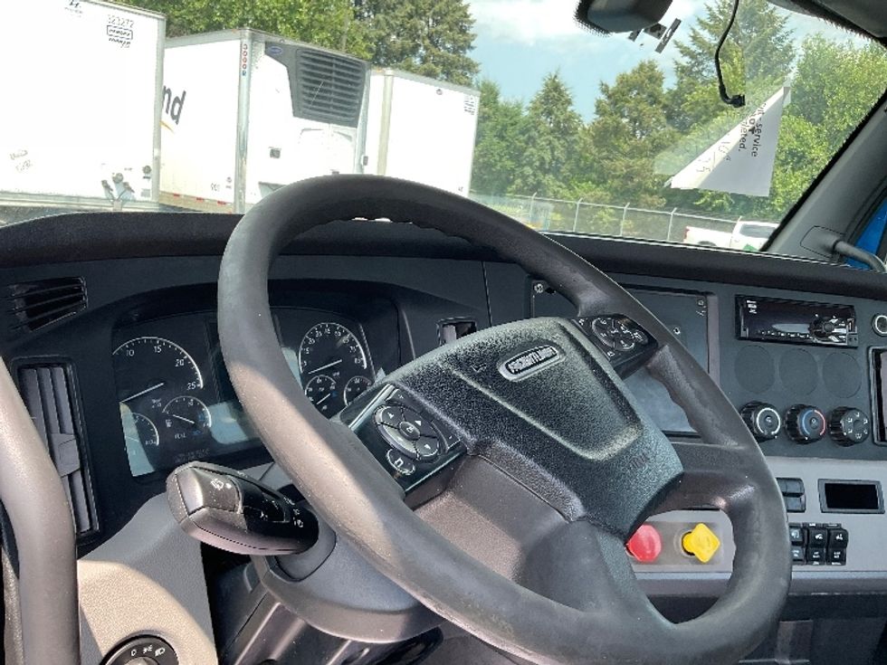 Day Cab Tractor-Heavy Duty Tractors-Freightliner-2019-T11664ST-Lancaster-PA-409,309\n\t\tmiles-$ 41,000 - Image 10