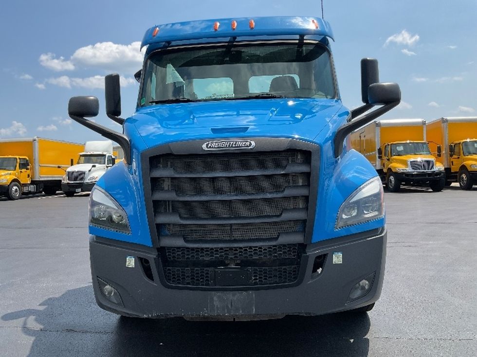 Day Cab Tractor-Heavy Duty Tractors-Freightliner-2019-T11664ST-Lancaster-PA-409,309\n\t\tmiles-$ 41,000 - Image 2