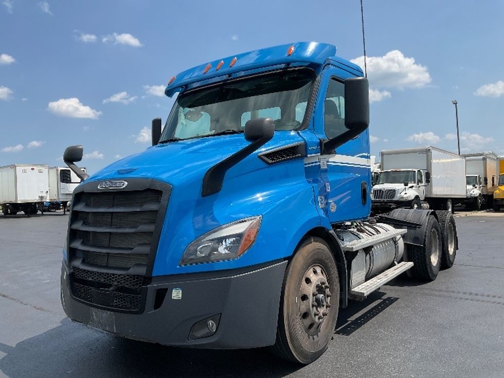 Day Cab Tractor-Heavy Duty Tractors-Freightliner-2019-T11664ST-Lancaster-PA-409,309\n\t\tmiles-$ 41,000 - Image 3