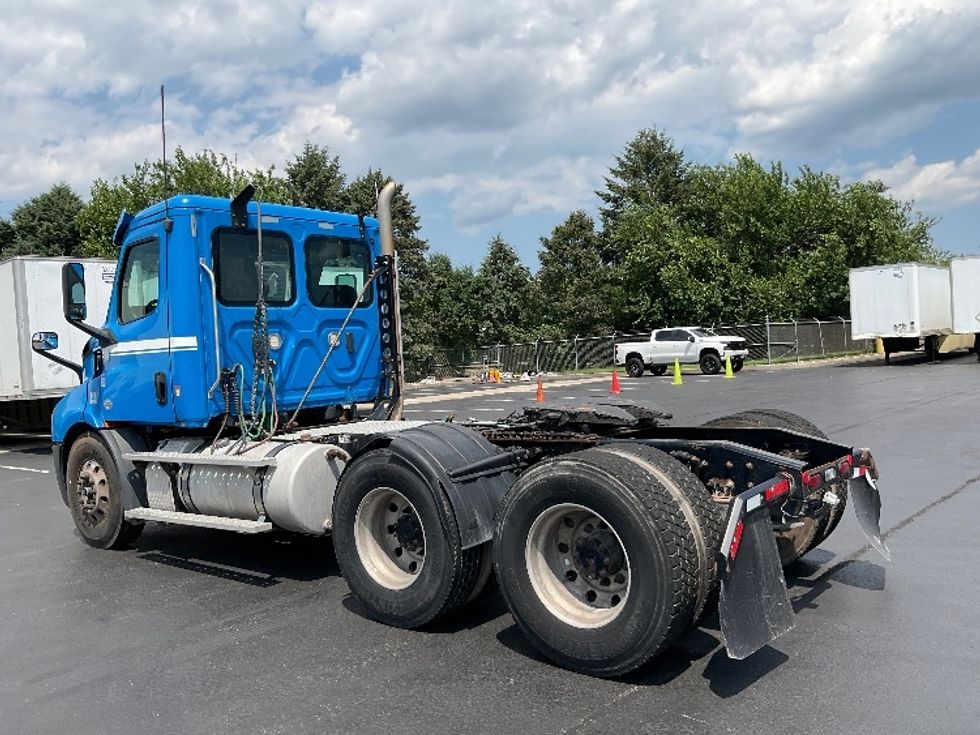 Day Cab Tractor-Heavy Duty Tractors-Freightliner-2019-T11664ST-Lancaster-PA-409,309\n\t\tmiles-$ 41,000 - Image 5