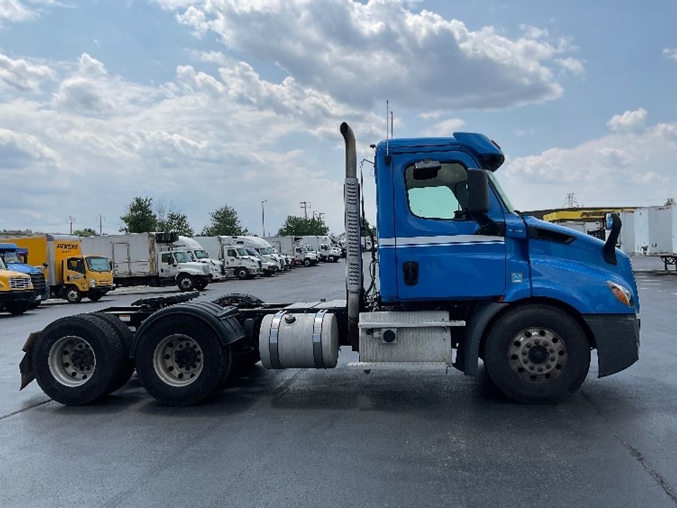 Day Cab Tractor-Heavy Duty Tractors-Freightliner-2019-T11664ST-Lancaster-PA-409,309\n\t\tmiles-$ 41,000 - Image 8