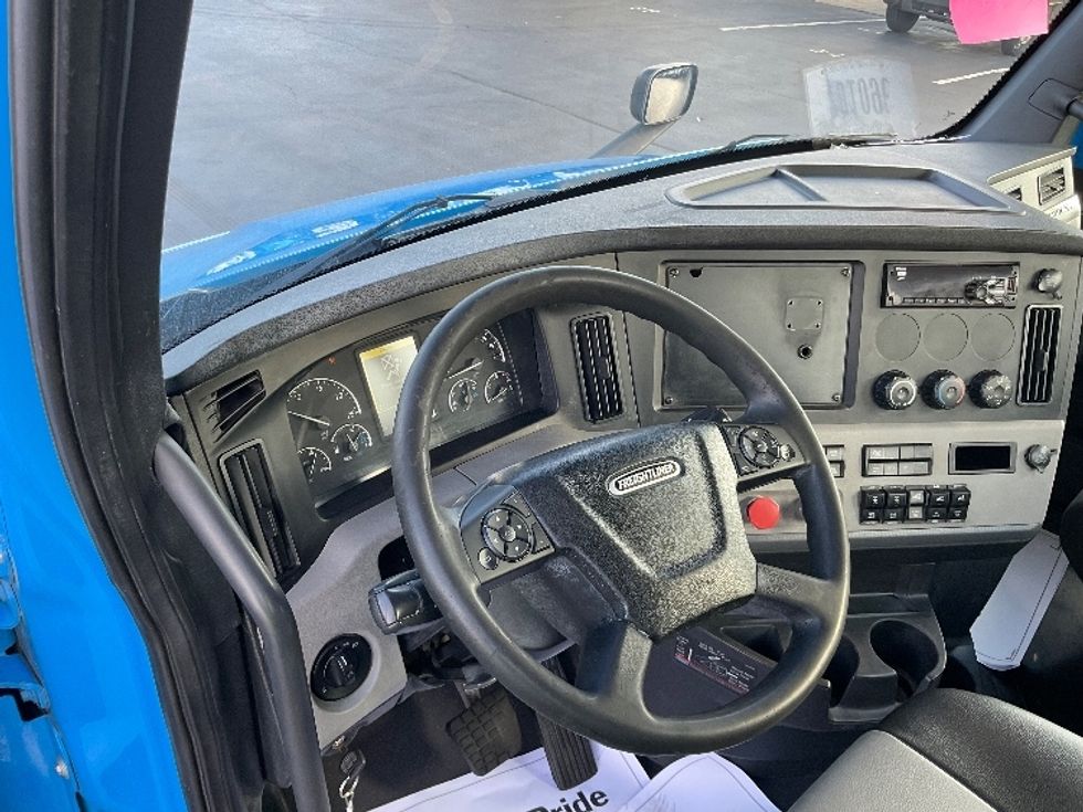 Day Cab Tractor-Heavy Duty Tractors-Freightliner-2019-T11664ST-Lancaster-PA-581,943\n\t\tmiles-$ 27,000 - Image 12