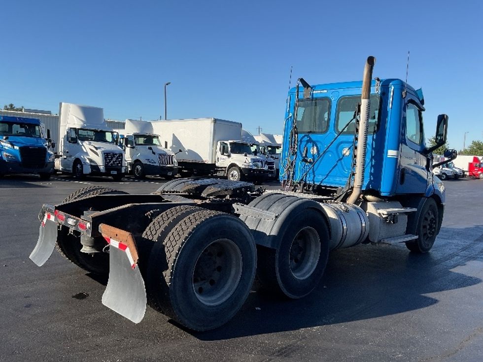 Day Cab Tractor-Heavy Duty Tractors-Freightliner-2019-T11664ST-Lancaster-PA-581,943\n\t\tmiles-$ 27,000 - Image 7