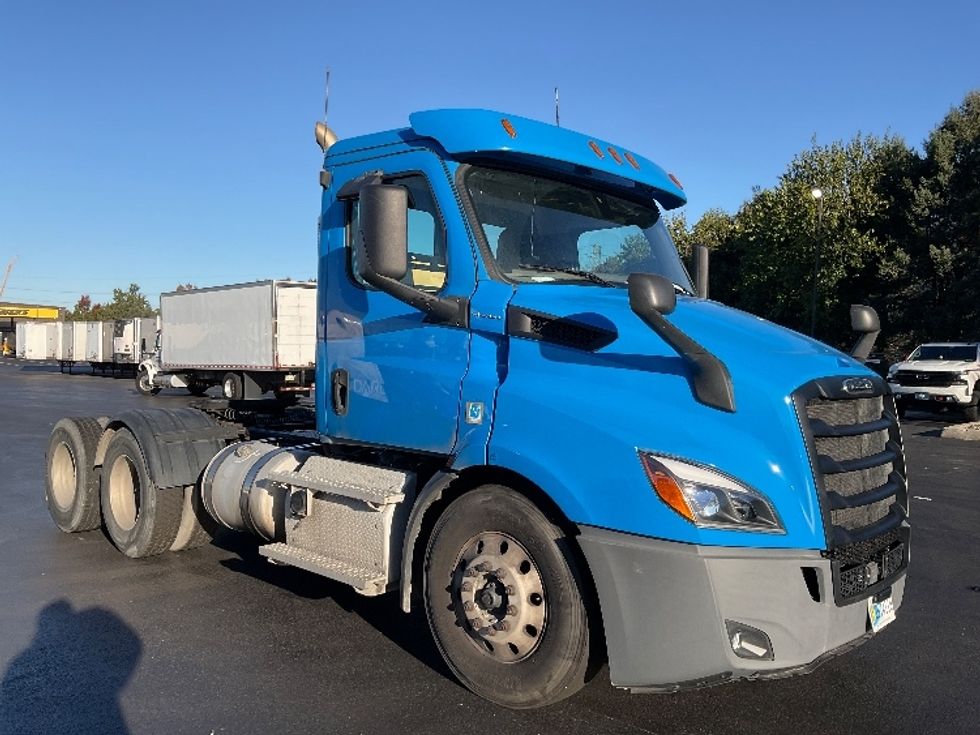 Day Cab Tractor-Heavy Duty Tractors-Freightliner-2019-T11664ST-Lancaster-PA-585,029\n\t\tmiles-$ 26,750 - Image 1