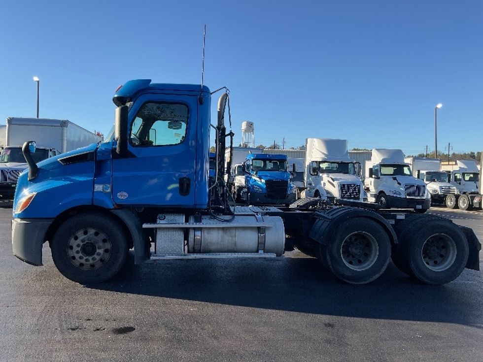 Day Cab Tractor-Heavy Duty Tractors-Freightliner-2019-T11664ST-Lancaster-PA-585,029\n\t\tmiles-$ 26,750 - Image 4