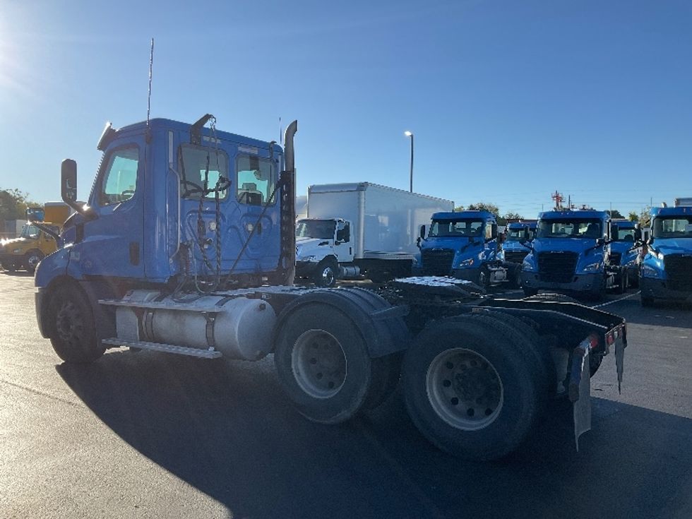 Day Cab Tractor-Heavy Duty Tractors-Freightliner-2019-T11664ST-Lancaster-PA-585,029\n\t\tmiles-$ 26,750 - Image 5