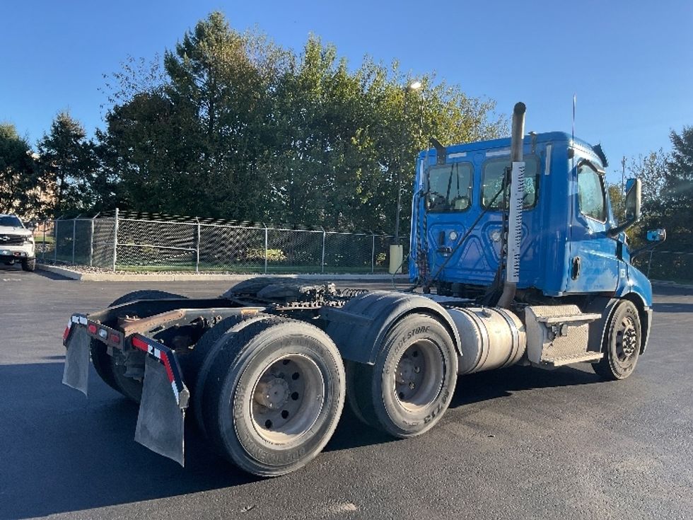 Day Cab Tractor-Heavy Duty Tractors-Freightliner-2019-T11664ST-Lancaster-PA-585,029\n\t\tmiles-$ 26,750 - Image 7