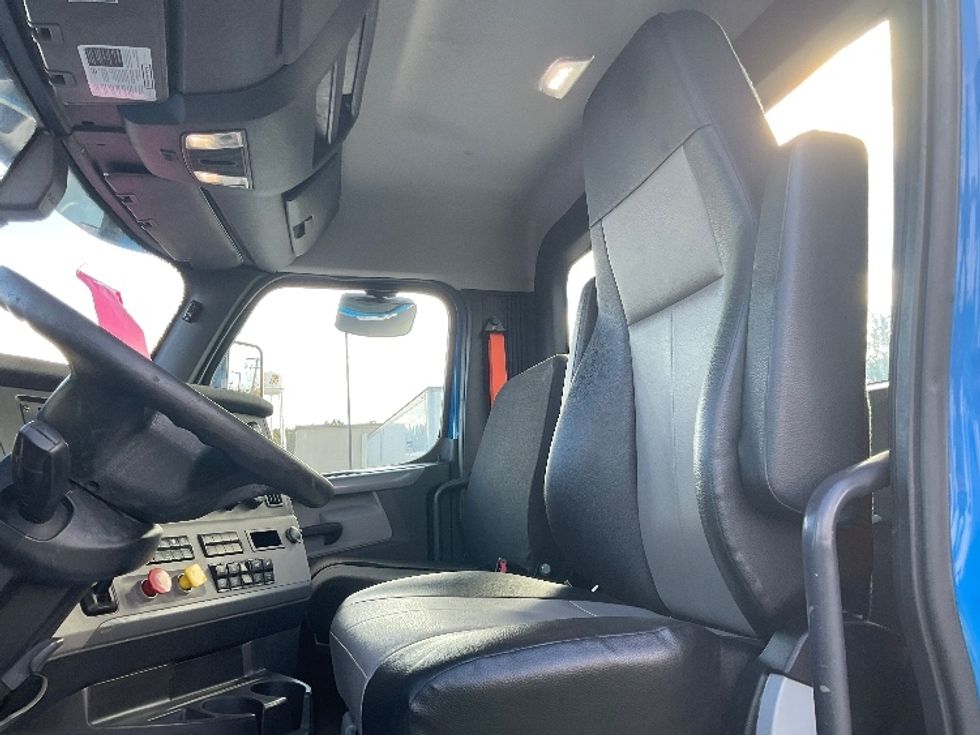 Day Cab Tractor-Heavy Duty Tractors-Freightliner-2019-T11664ST-Lancaster-PA-602,517\n\t\tmiles-$ 25,250 - Image 10