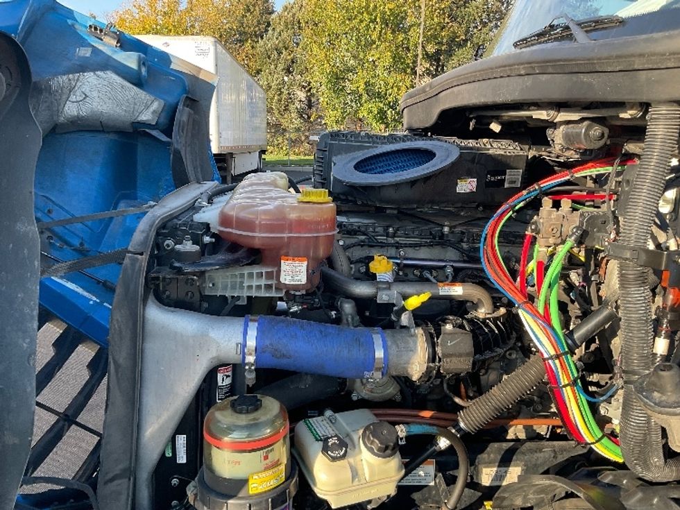 Day Cab Tractor-Heavy Duty Tractors-Freightliner-2019-T11664ST-Lancaster-PA-602,517\n\t\tmiles-$ 25,250 - Image 16