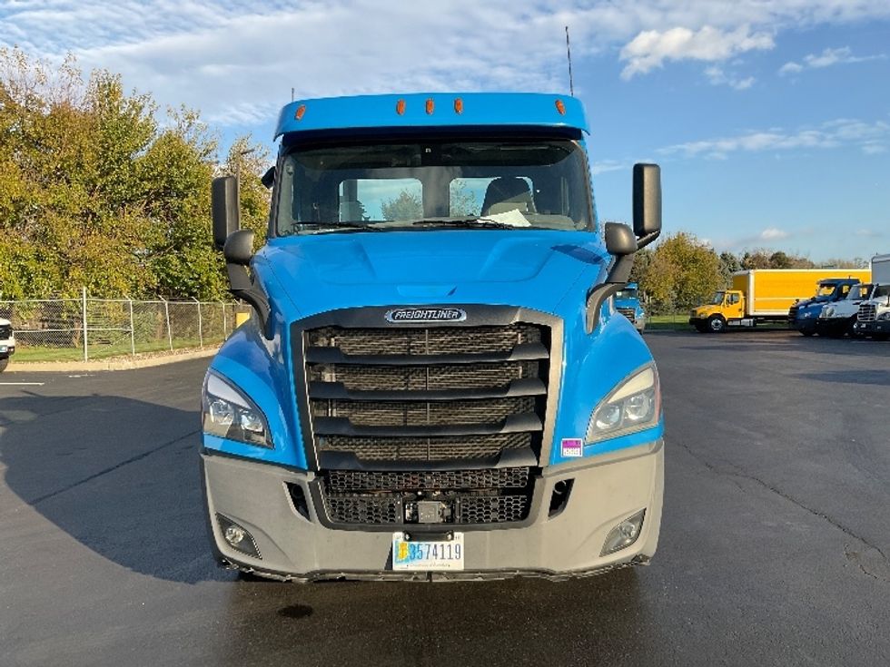 Day Cab Tractor-Heavy Duty Tractors-Freightliner-2019-T11664ST-Lancaster-PA-602,517\n\t\tmiles-$ 25,250 - Image 2