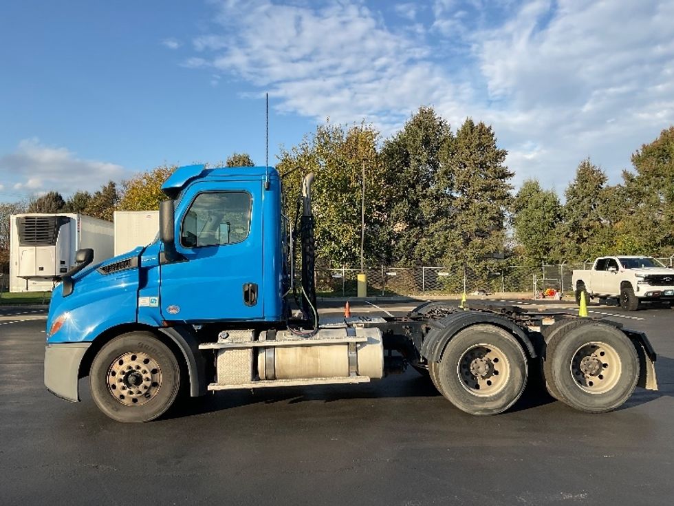 Day Cab Tractor-Heavy Duty Tractors-Freightliner-2019-T11664ST-Lancaster-PA-602,517\n\t\tmiles-$ 25,250 - Image 4