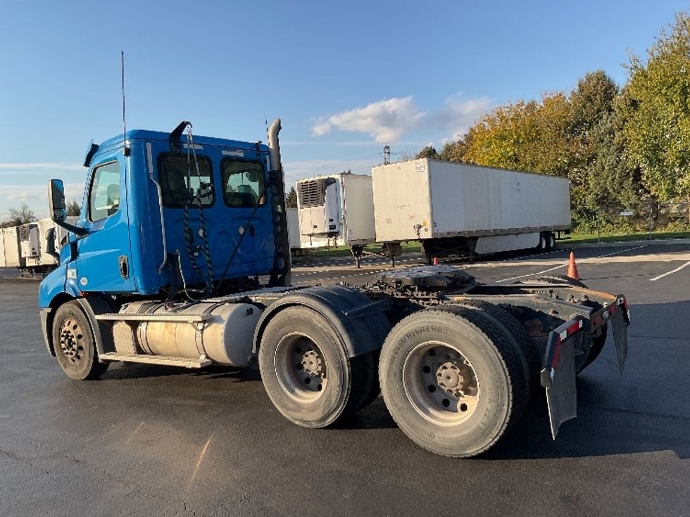 Day Cab Tractor-Heavy Duty Tractors-Freightliner-2019-T11664ST-Lancaster-PA-602,517\n\t\tmiles-$ 25,250 - Image 5